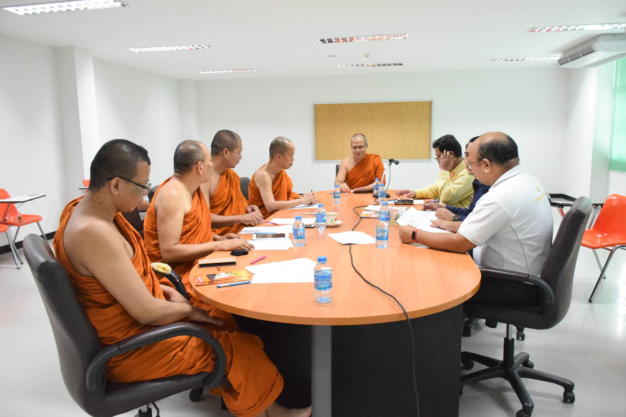 ประชุม การจัดการเรียนการสอนพื้นฐานภาษาไทยสำหรับนักศึกษาต่างชาติ
